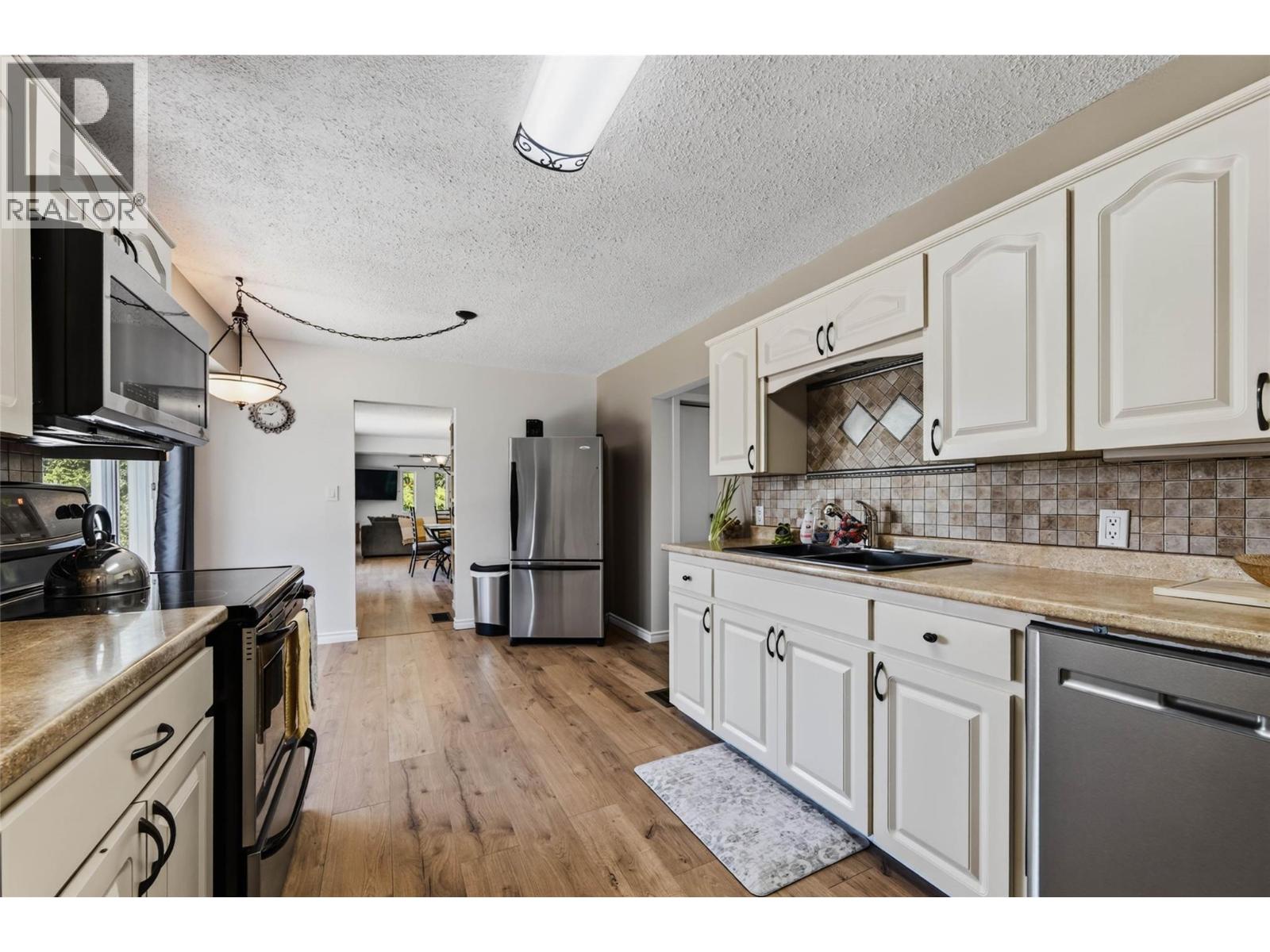 852 RIONDEL Road, Riondel