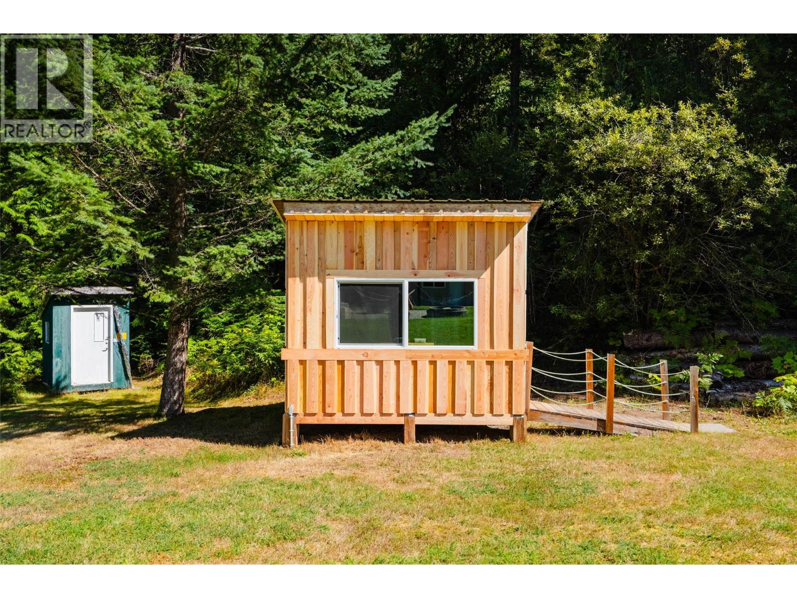 852 RIONDEL Road, Riondel