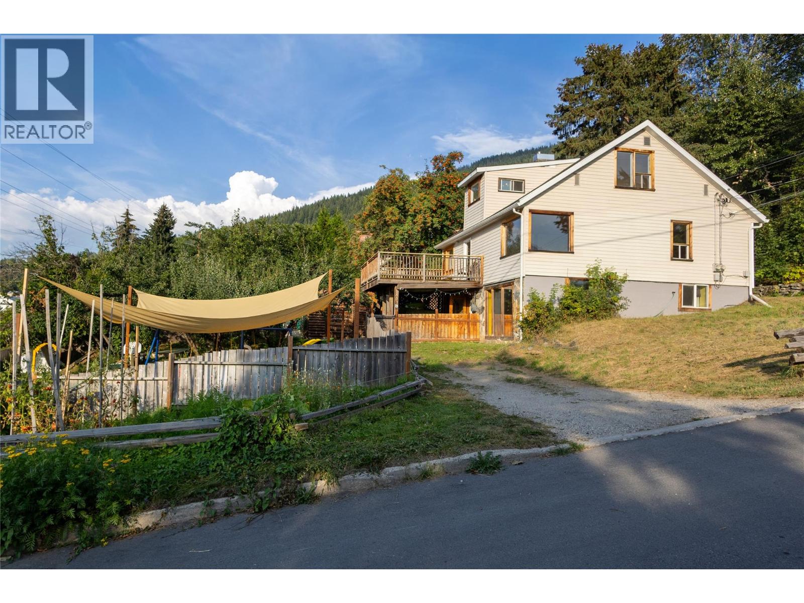 601 Richards Street, Nelson