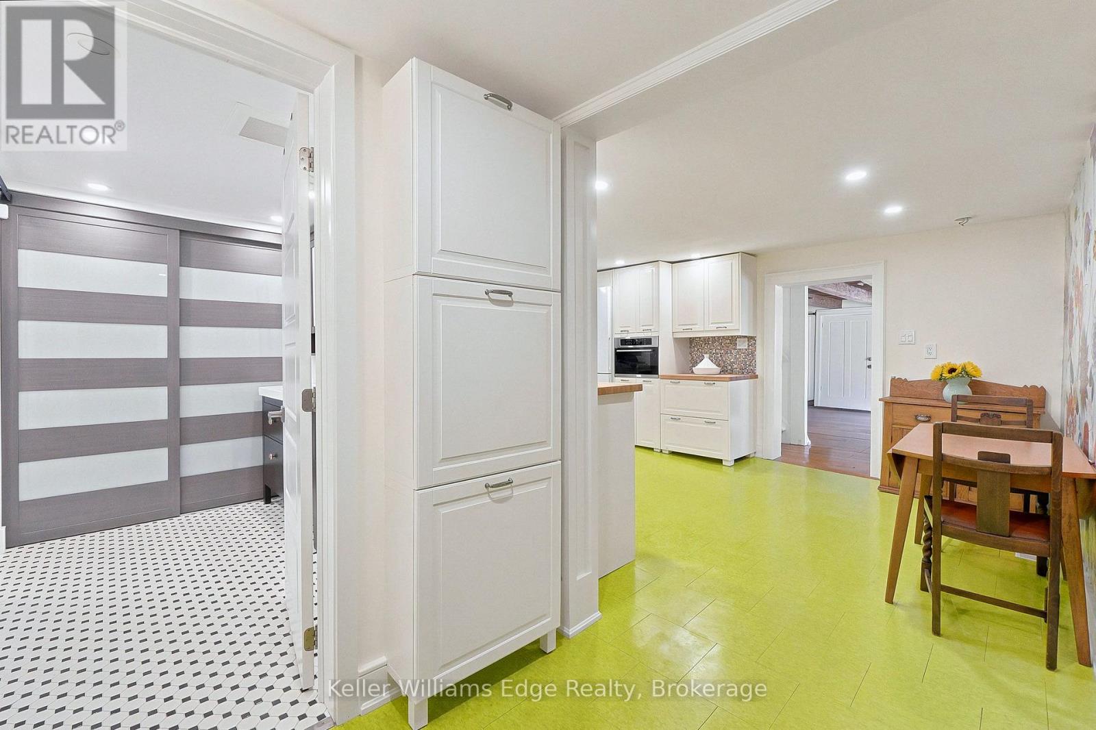 361 DUNDAS STREET E - 21