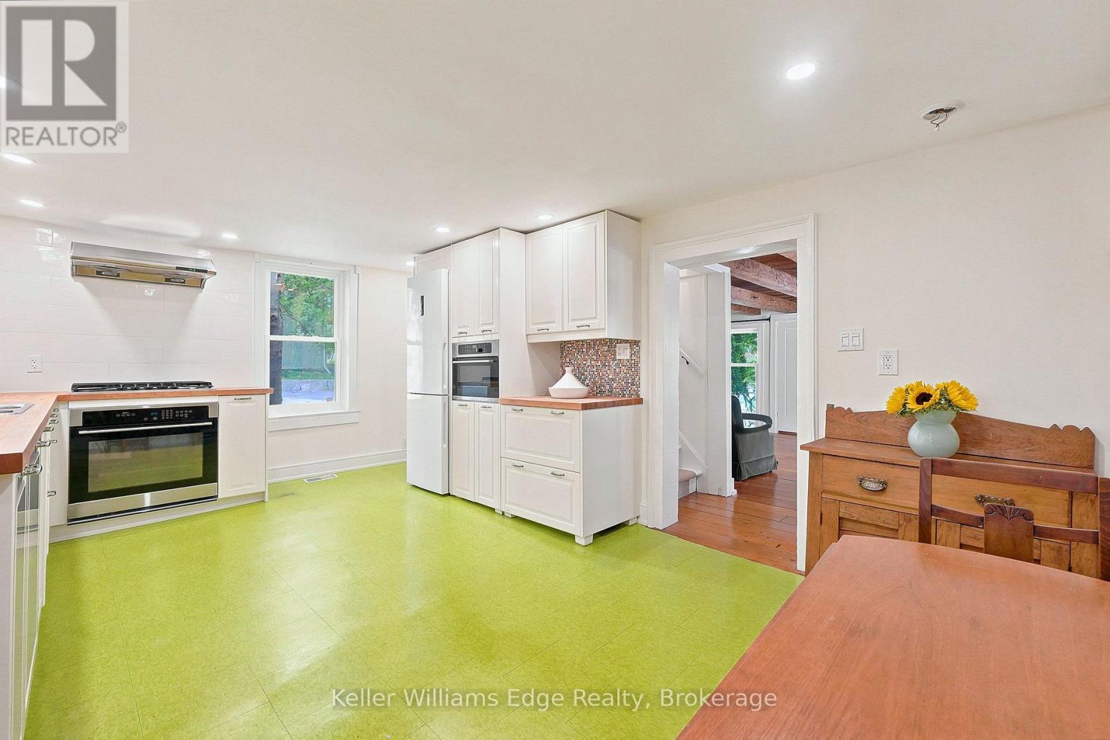361 DUNDAS STREET E - 7