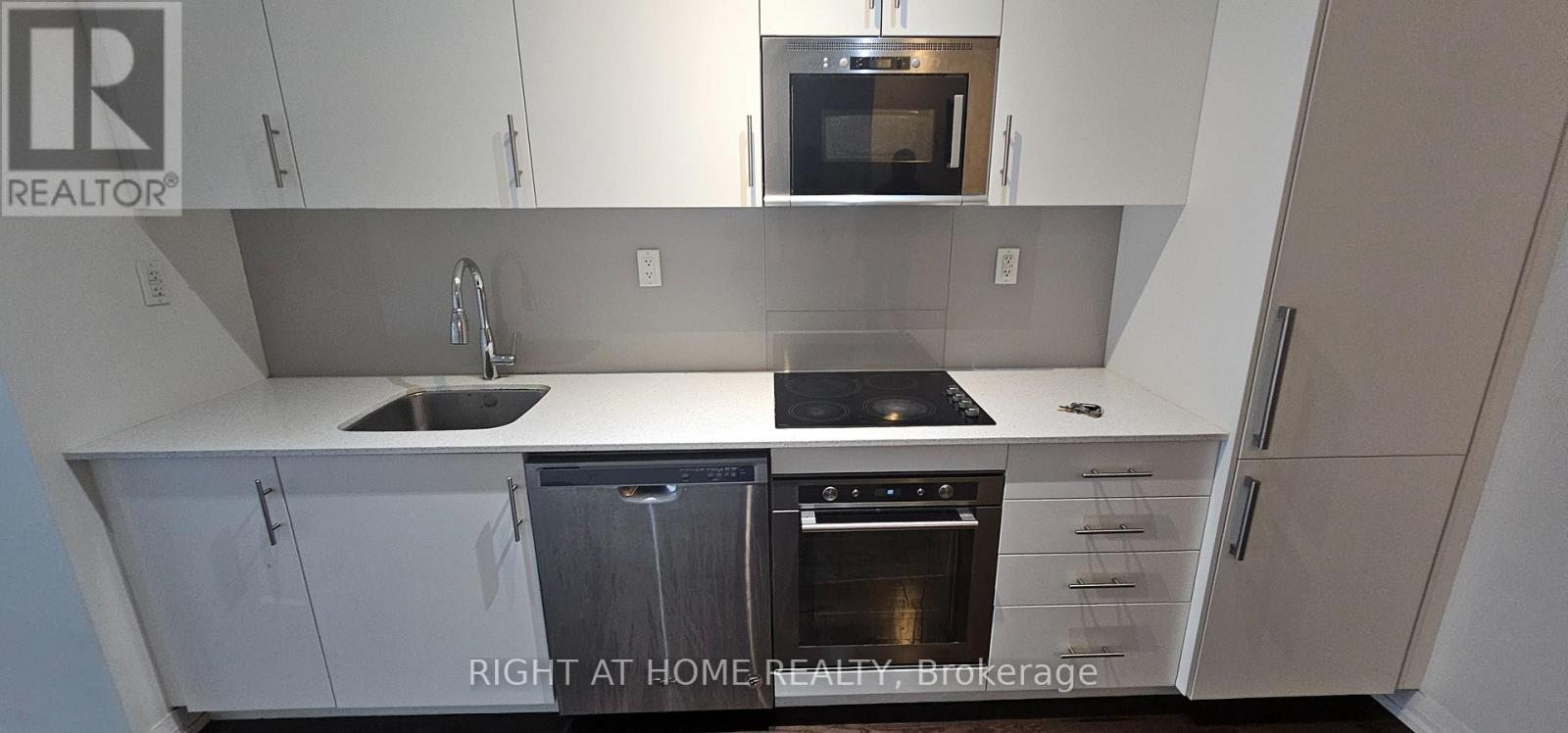 #632 460 ADELAIDE STREET E - 5