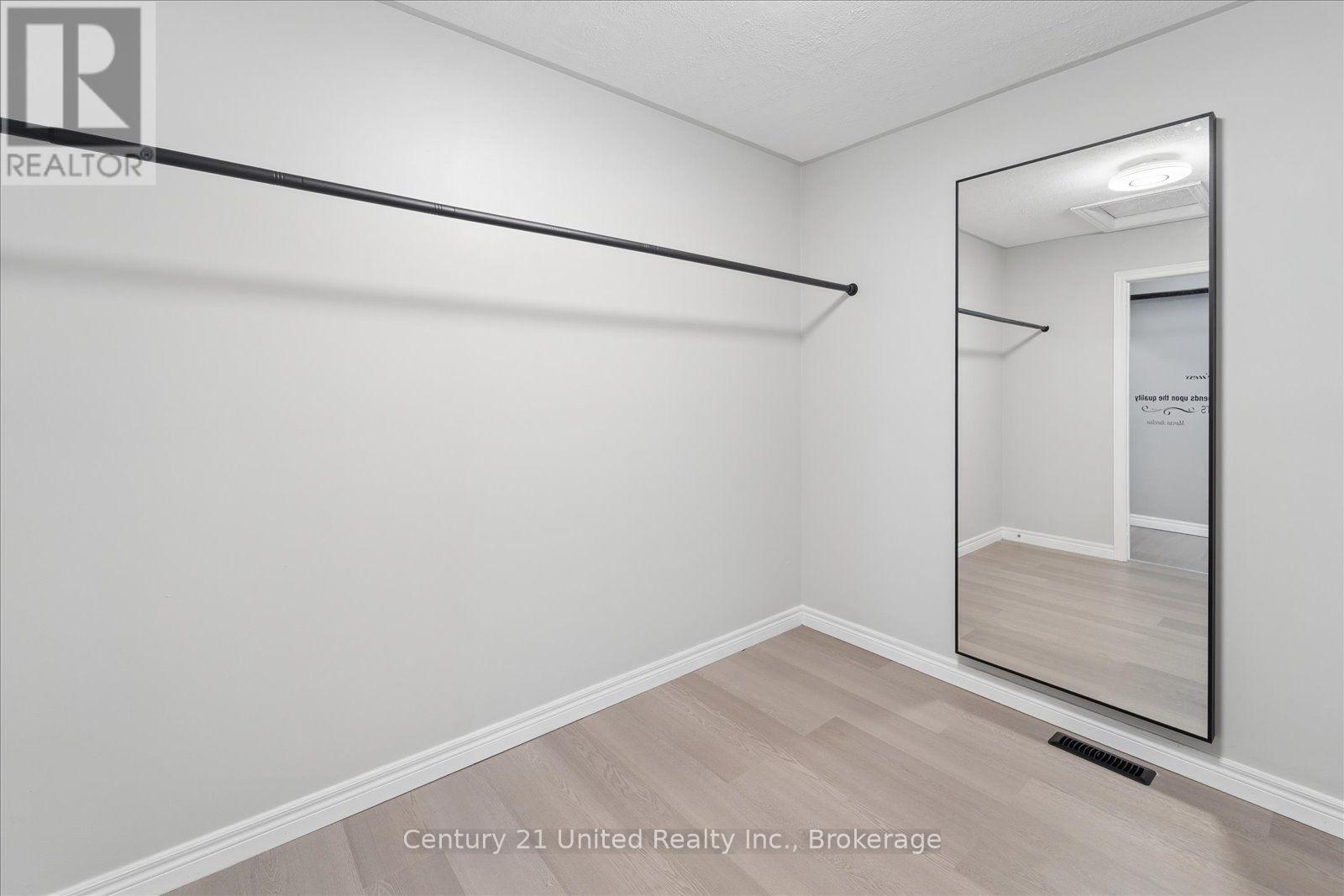 262 BOWEN DRIVE - 26