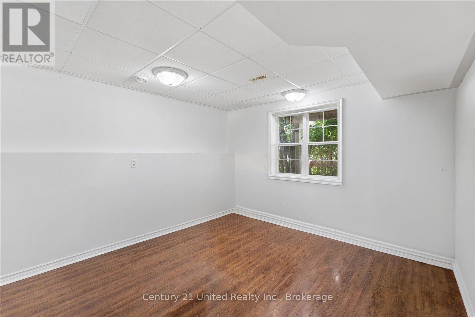 262 BOWEN DRIVE - 38