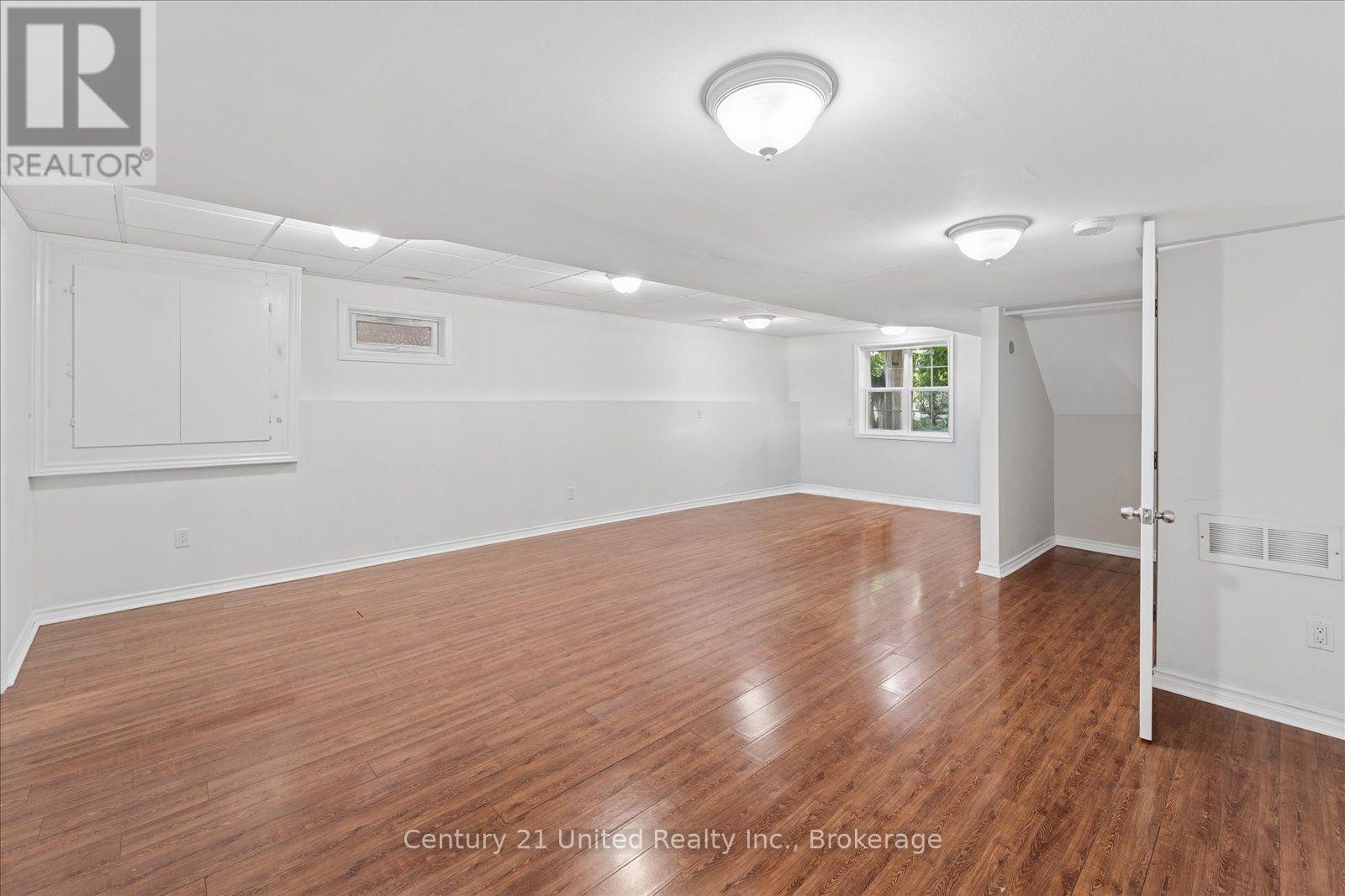 262 BOWEN DRIVE - 39
