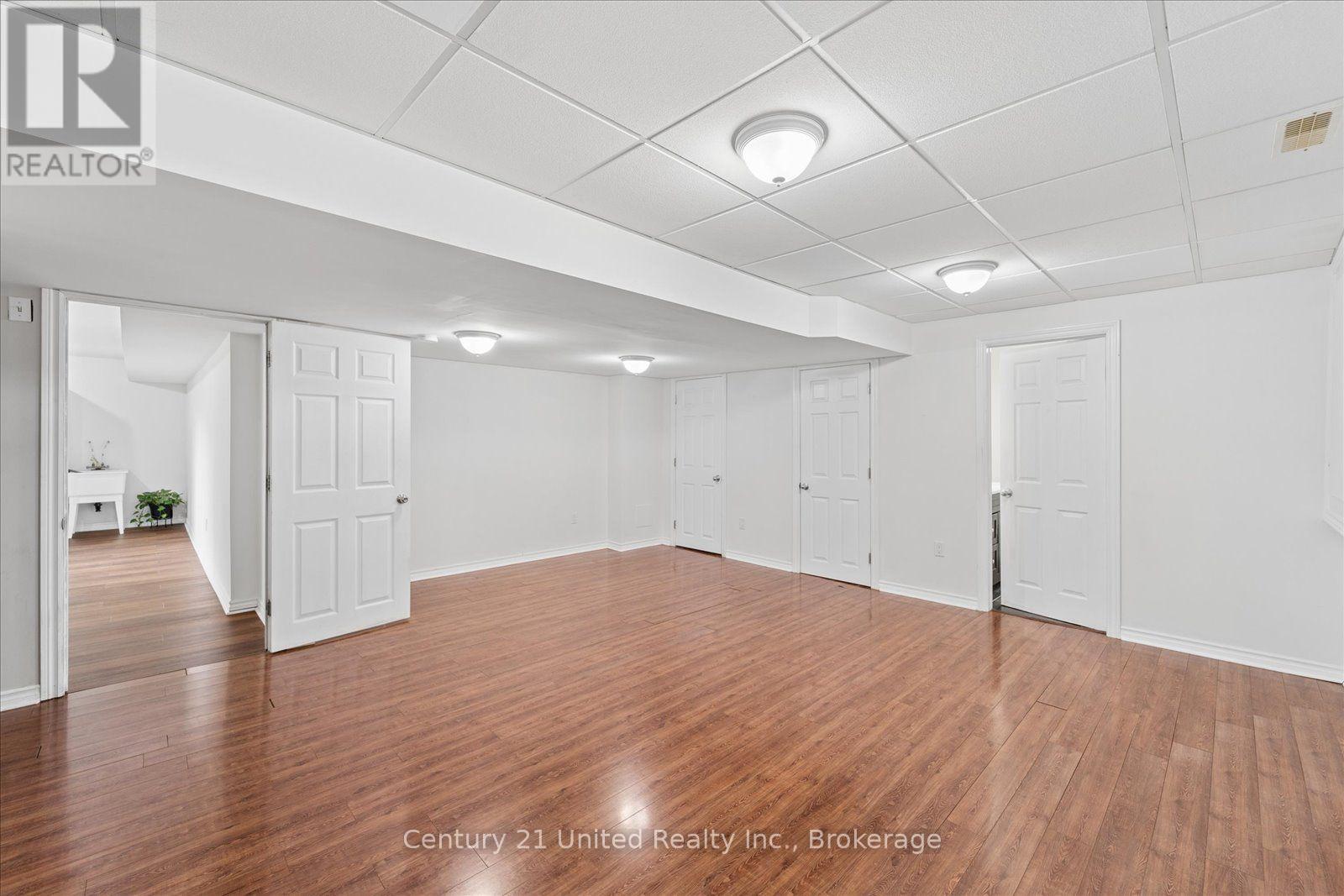262 BOWEN DRIVE - 41
