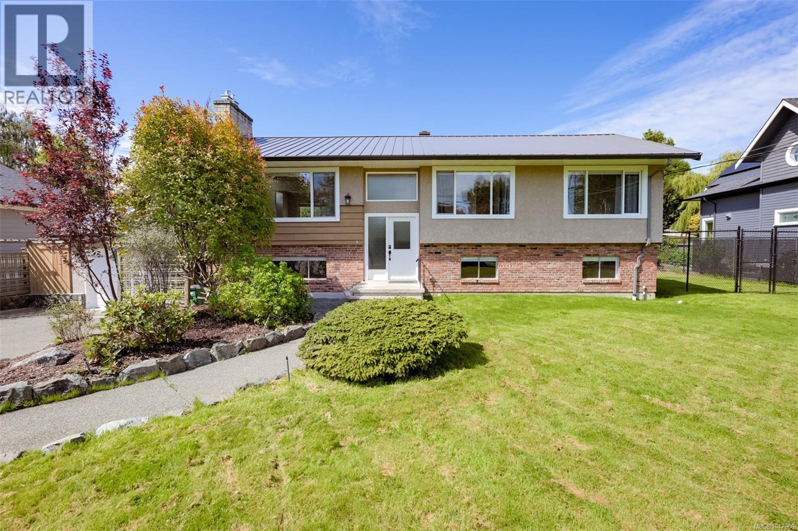 5348 Parker Ave, Saanich