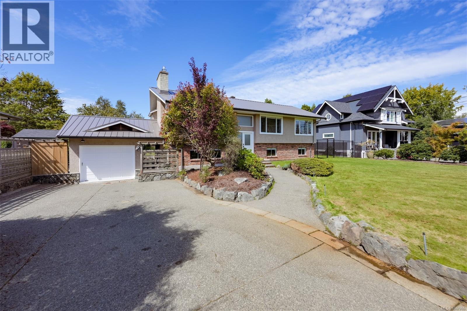 5348 Parker Ave, Saanich