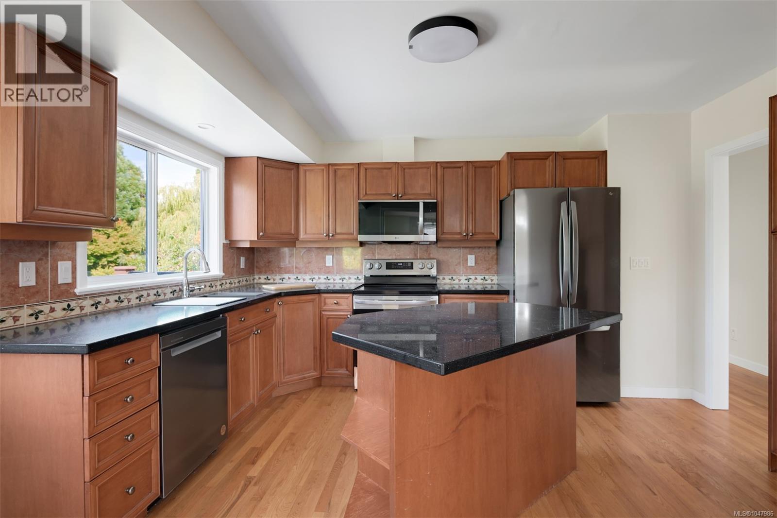 5348 Parker Ave, Saanich