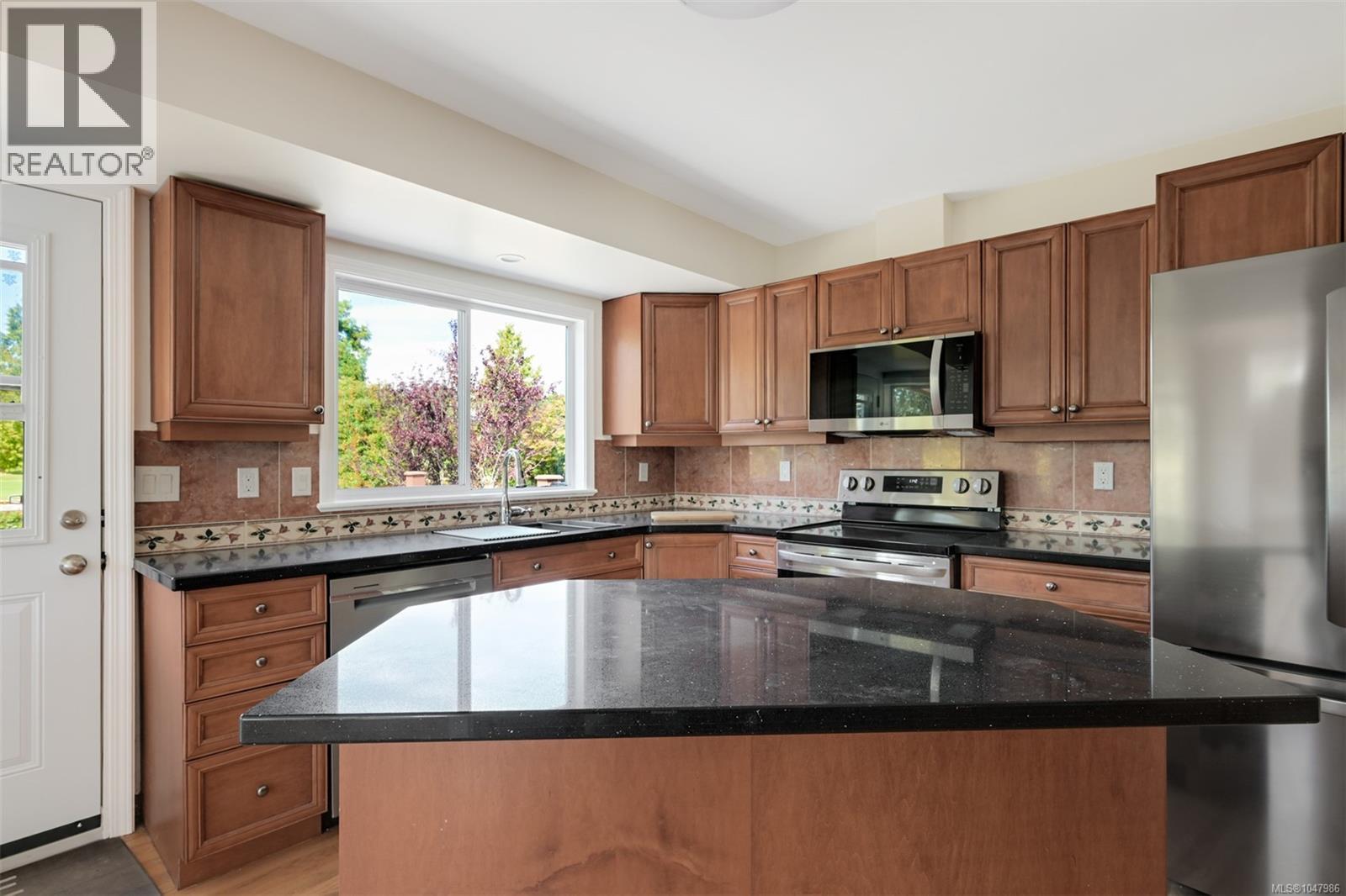 5348 Parker Ave, Saanich