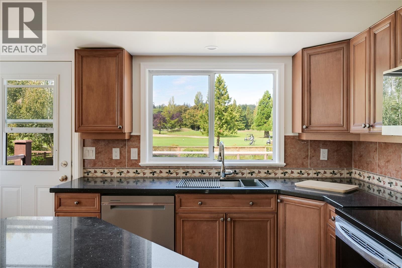 5348 Parker Ave, Saanich