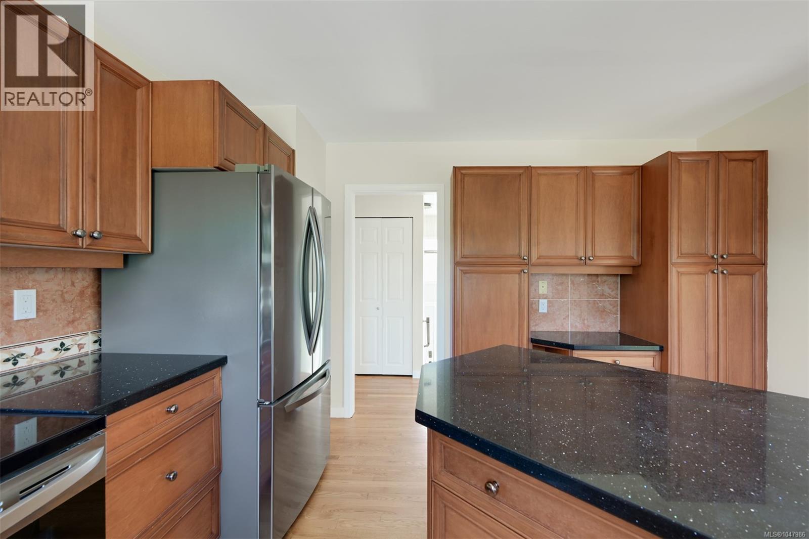 5348 Parker Ave, Saanich