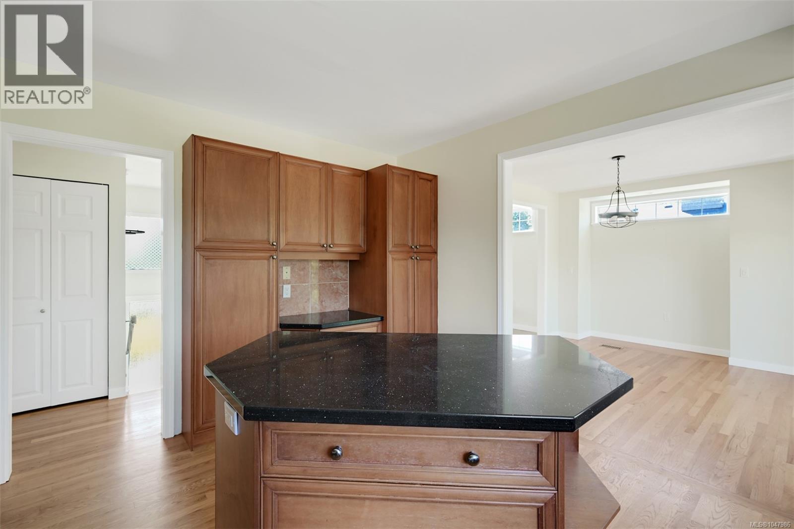 5348 Parker Ave, Saanich
