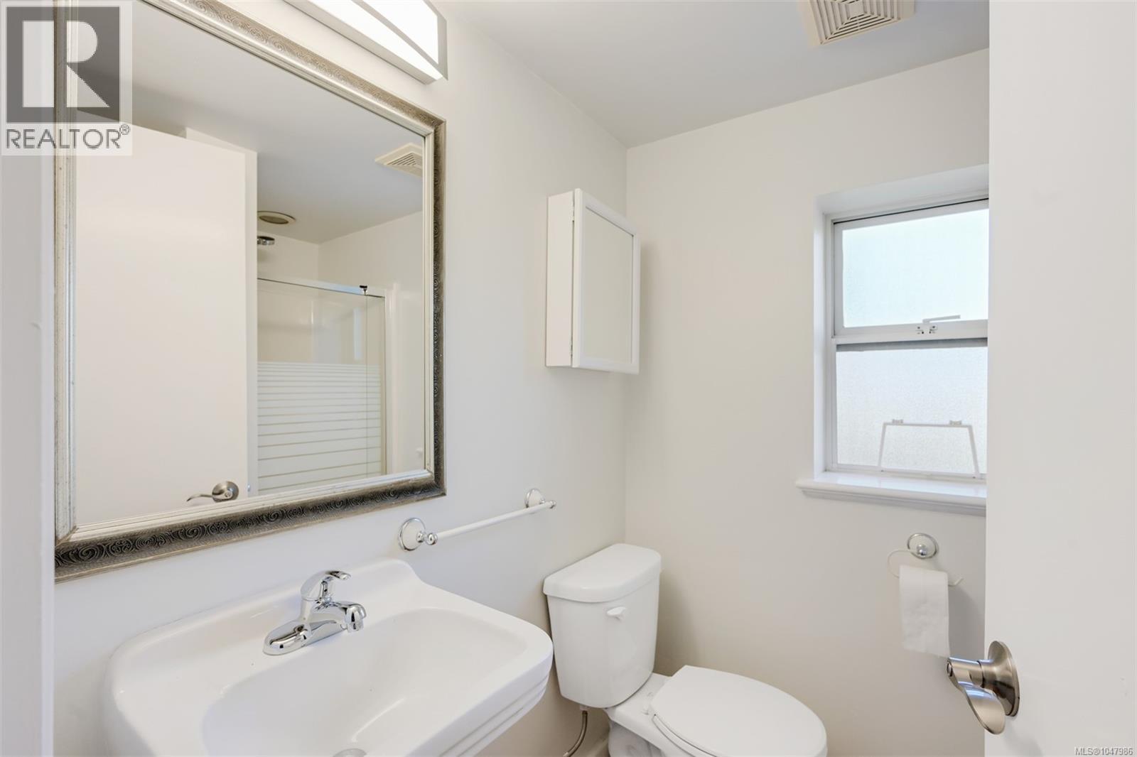 5348 Parker Ave, Saanich