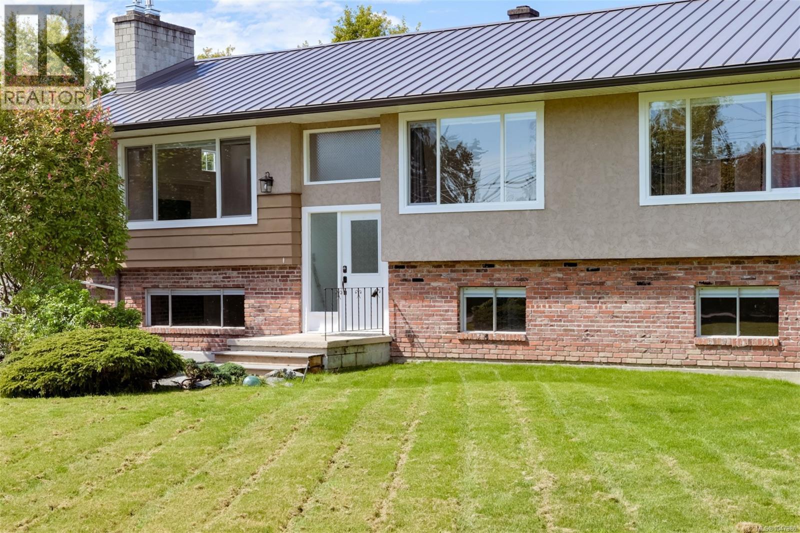 5348 Parker Ave, Saanich