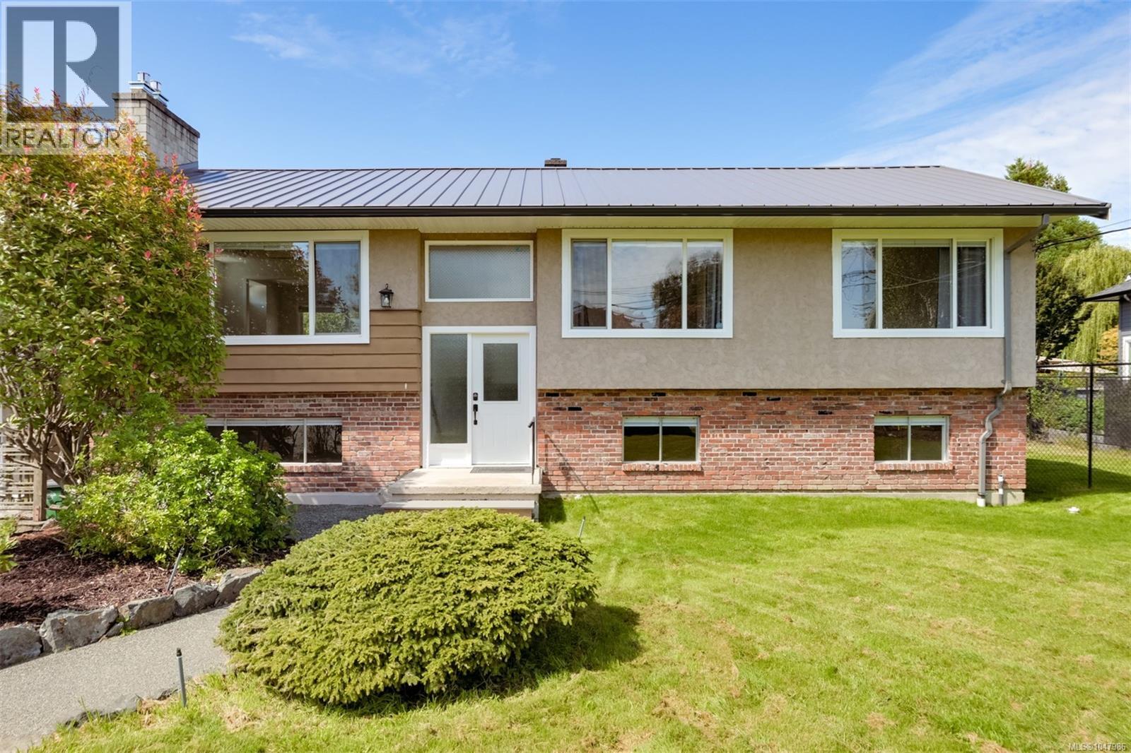 5348 Parker Ave, Saanich