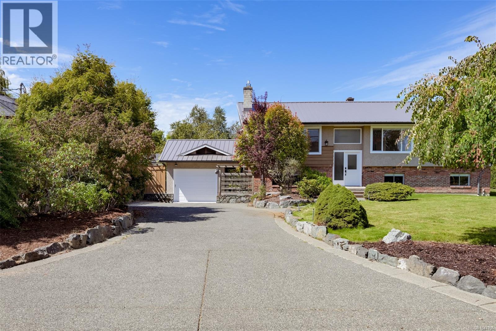 5348 Parker Ave, Saanich