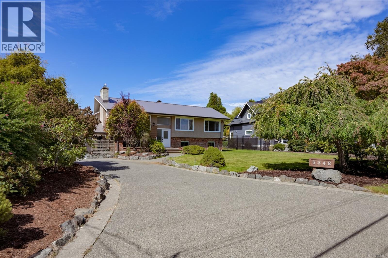 5348 Parker Ave, Saanich