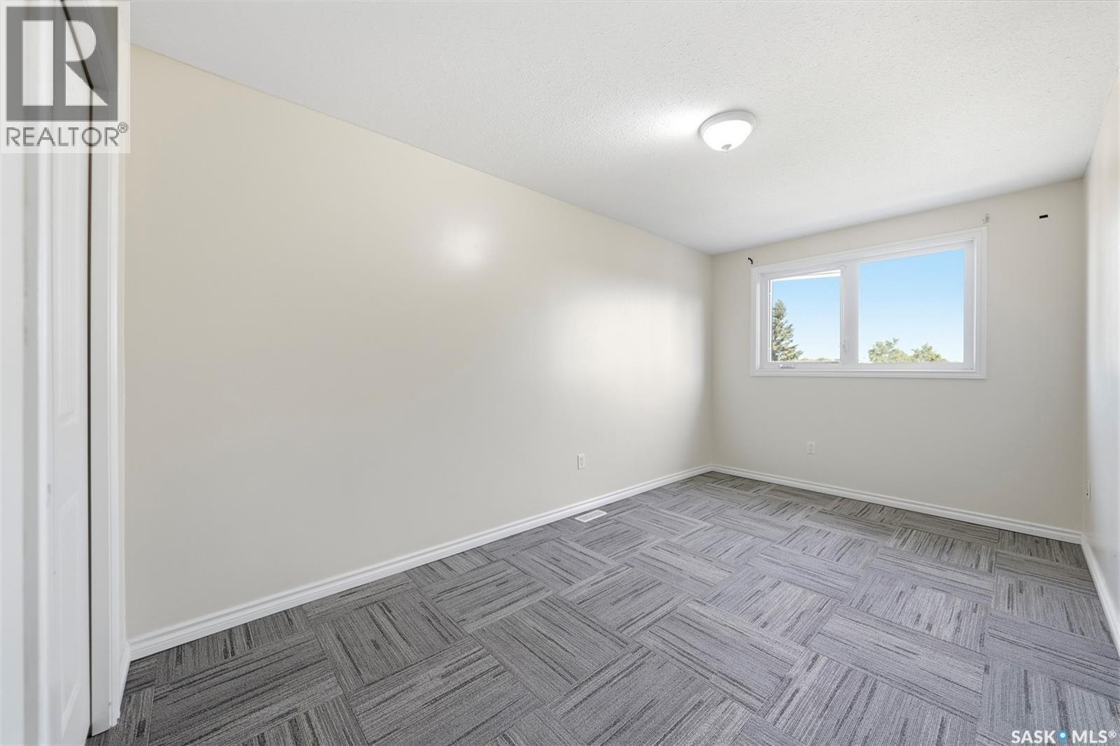 #210 515 28th STREET E - 20