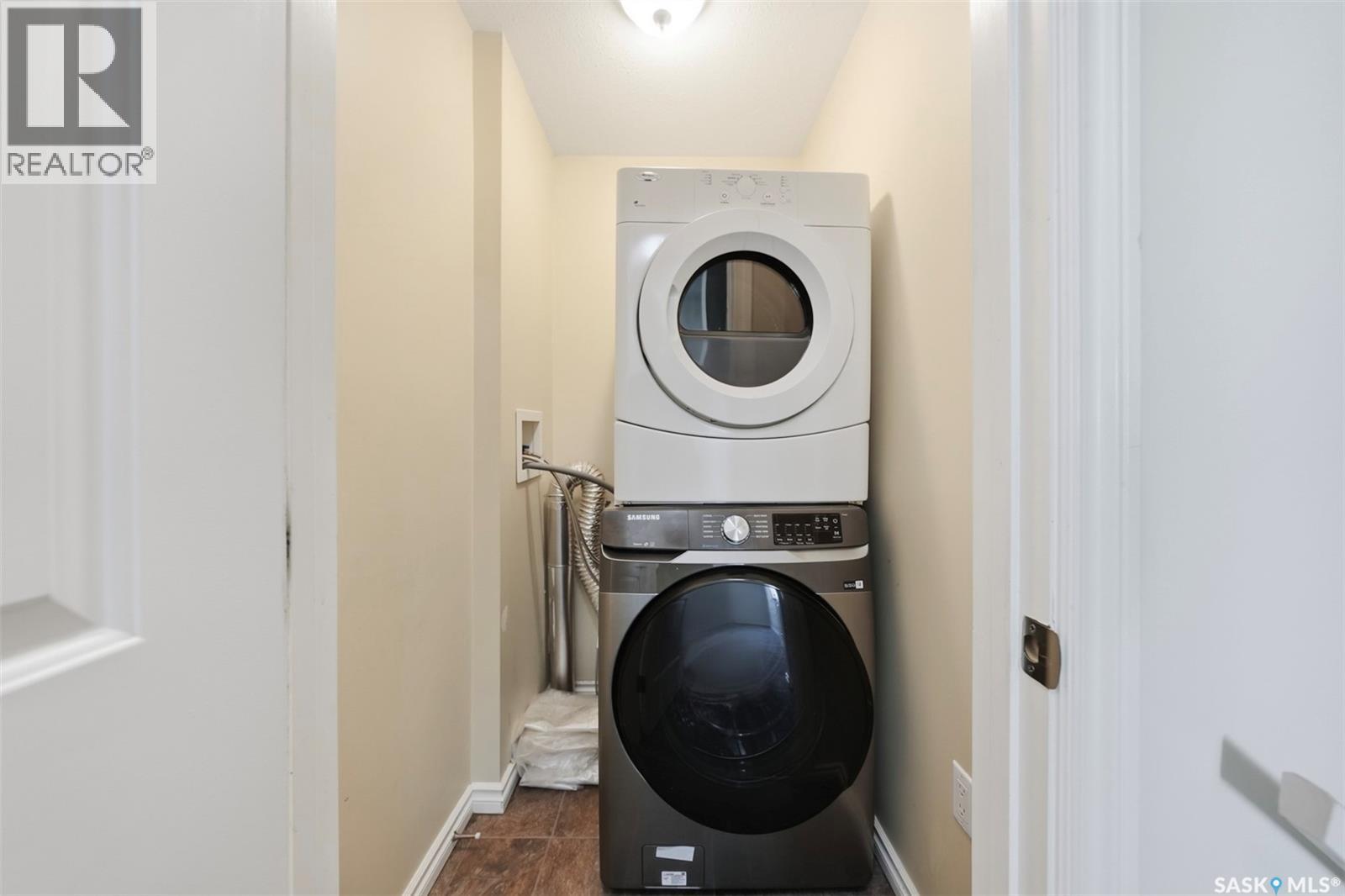 #210 515 28th STREET E - 25