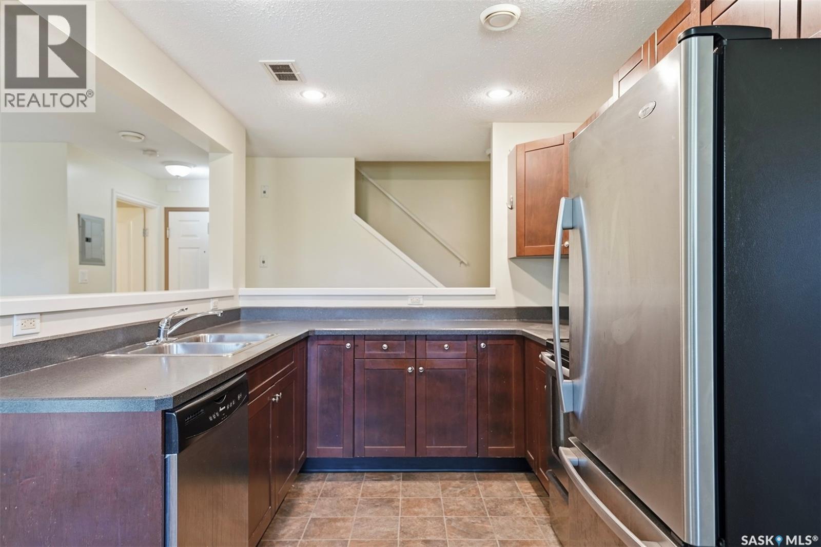 #210 515 28th STREET E - 11