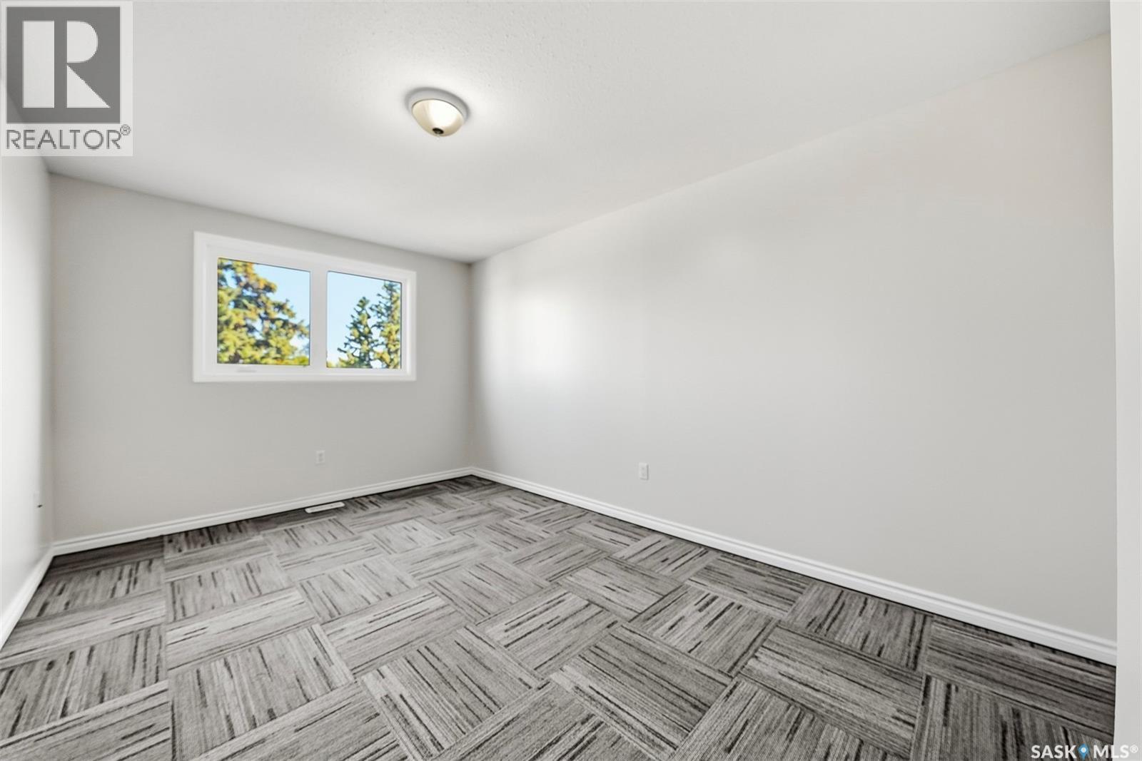 #210 515 28th STREET E - Image 23