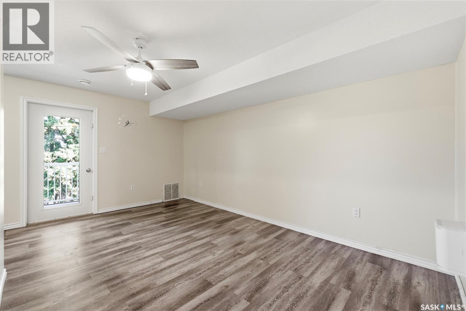 #210 515 28th STREET E - 4