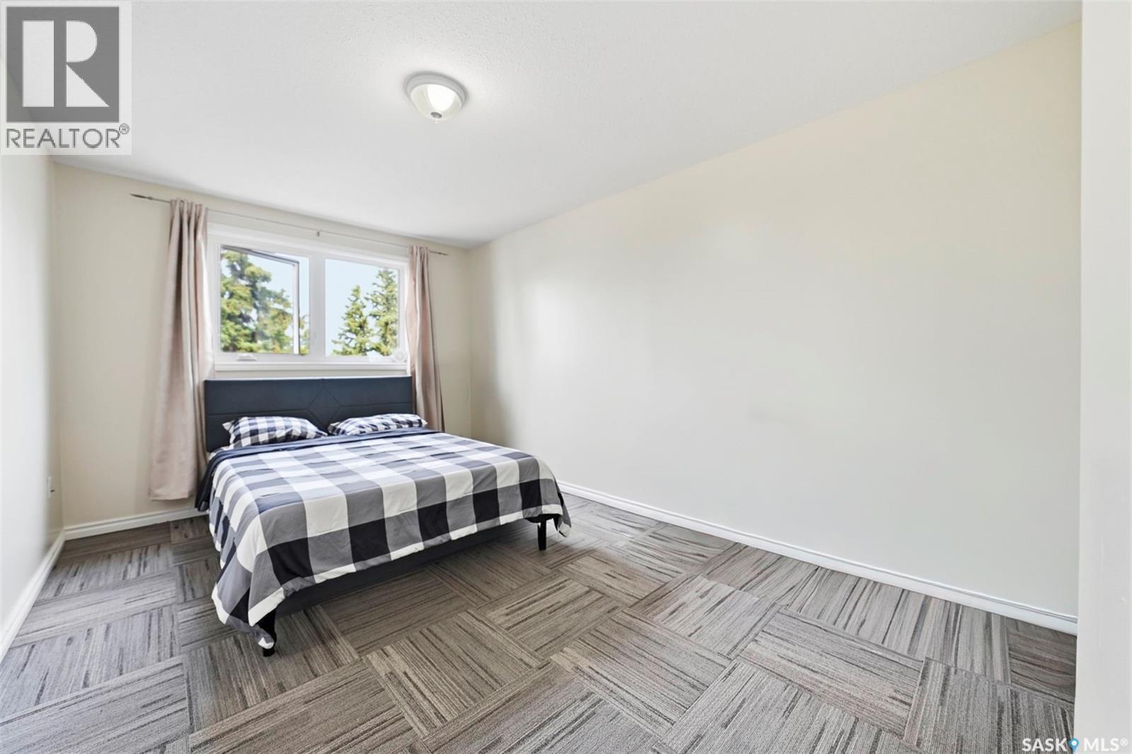 #210 515 28th STREET E - 24