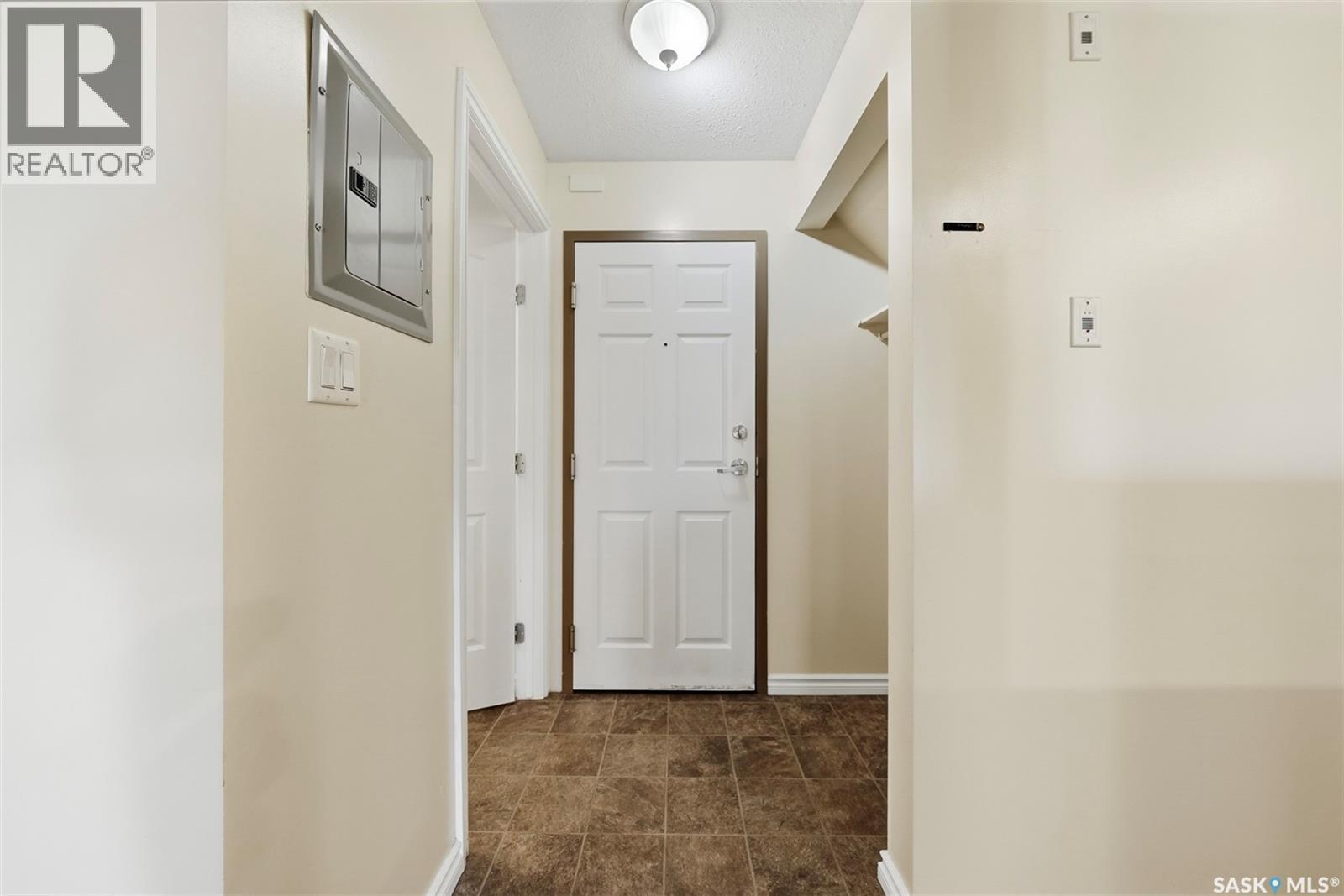 #210 515 28th STREET E - Image 3