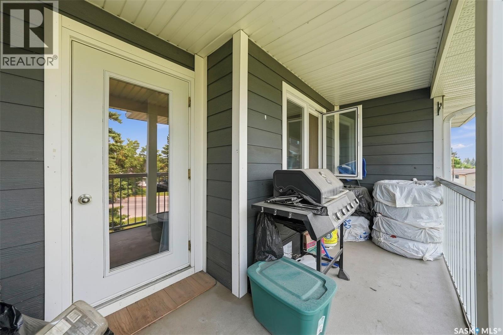 #210 515 28th STREET E - 17