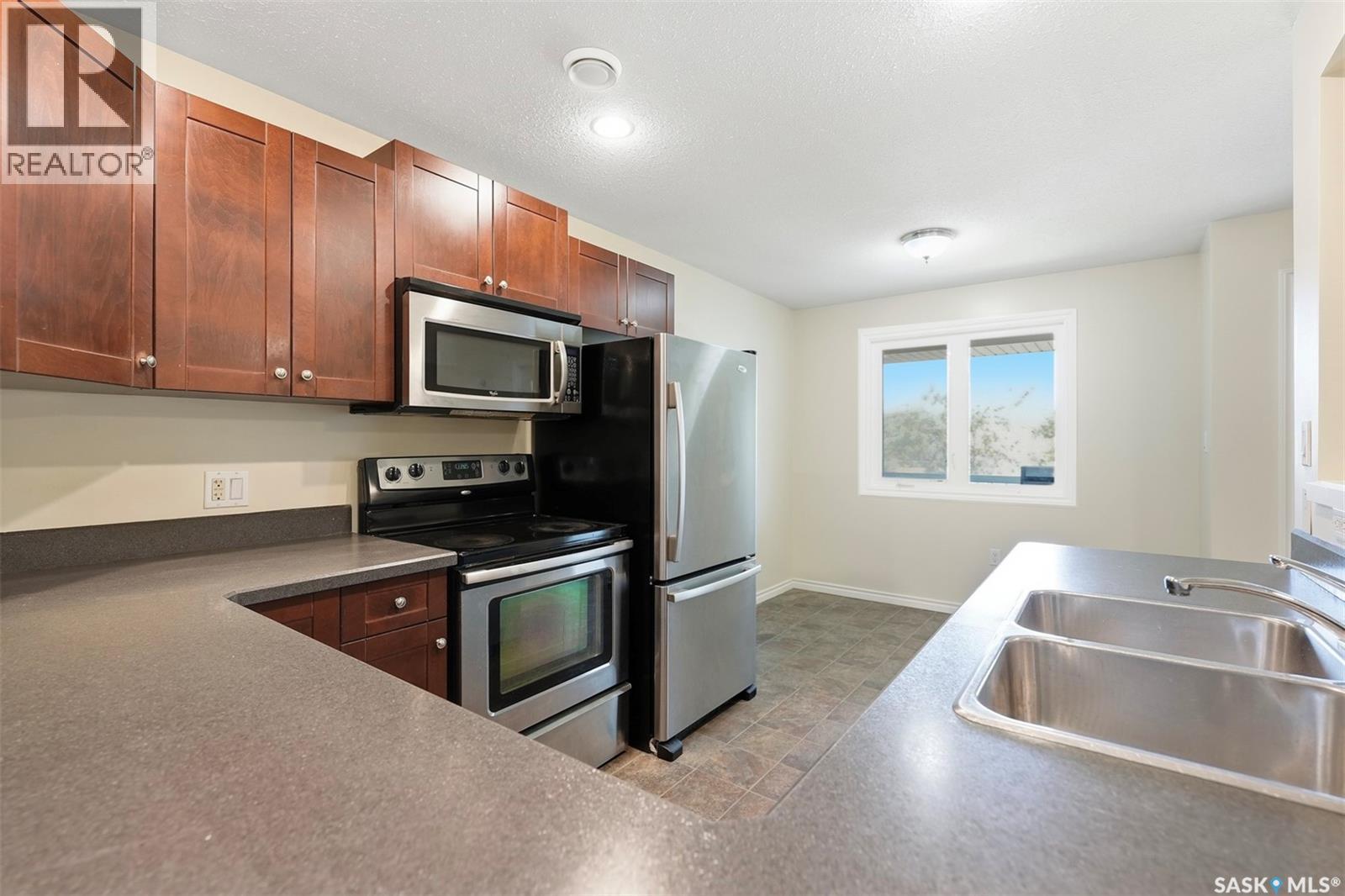 #210 515 28th STREET E - 14