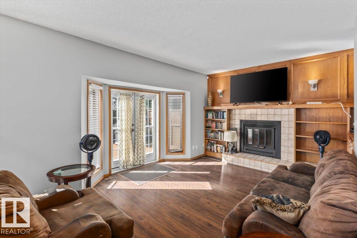8015 158 AV NW - 14