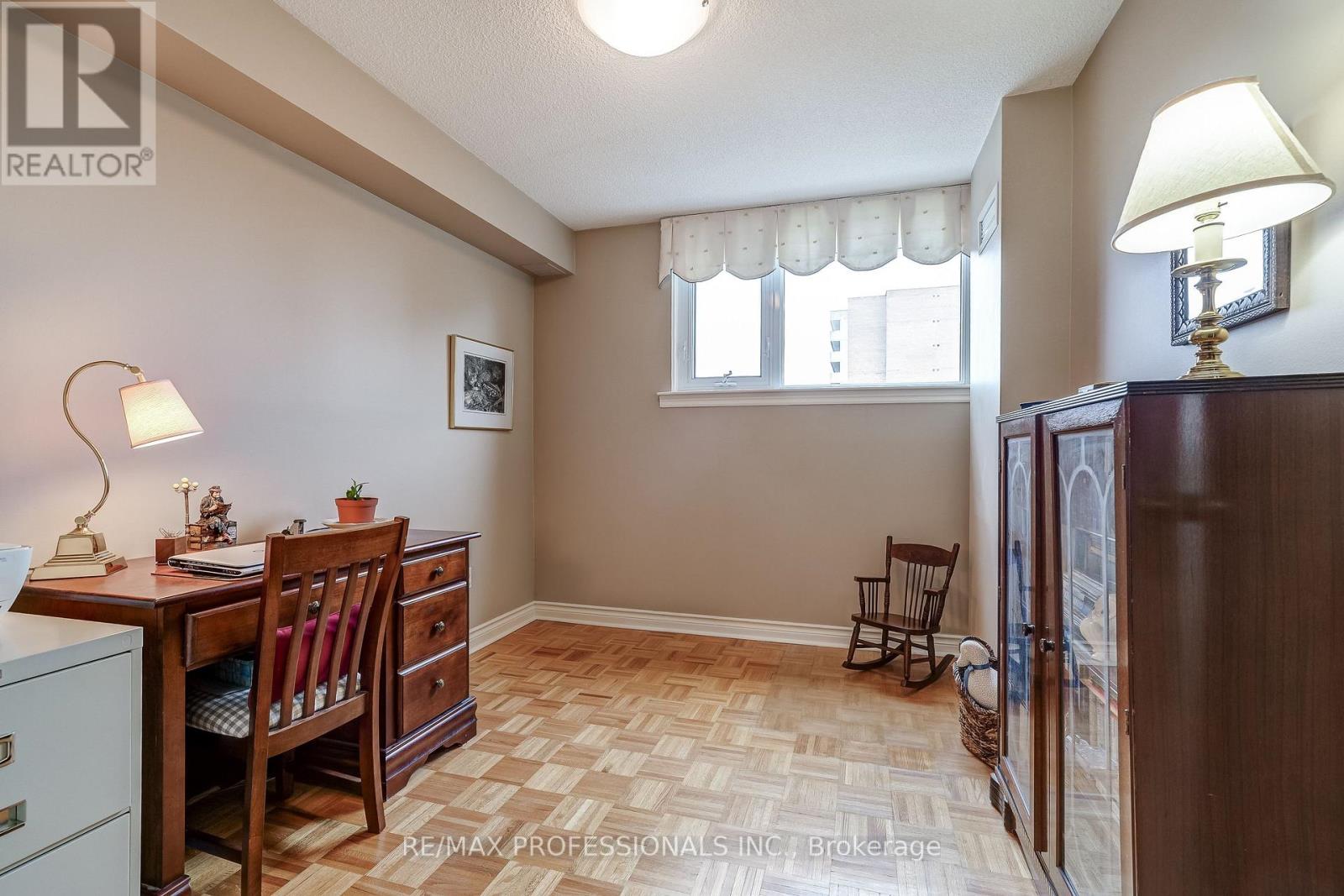 #1405 240 SCARLETT ROAD - 29