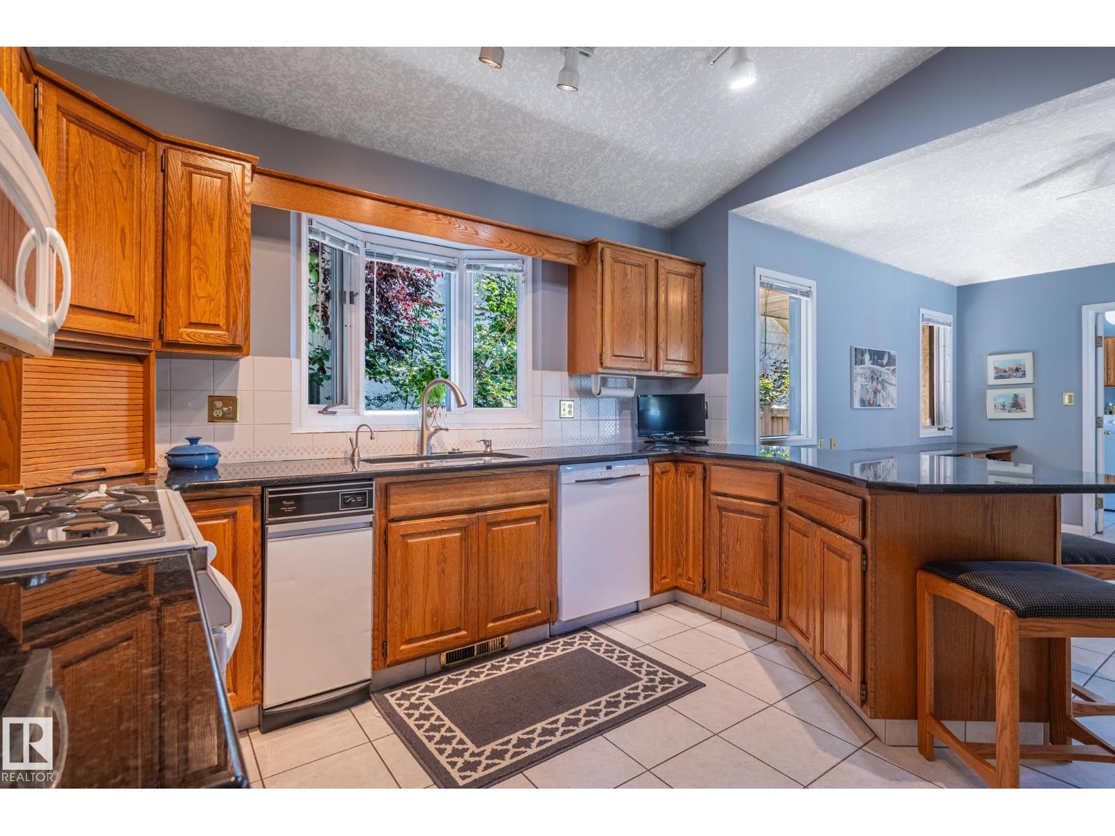 8 EDGEMONT PT - Image 16