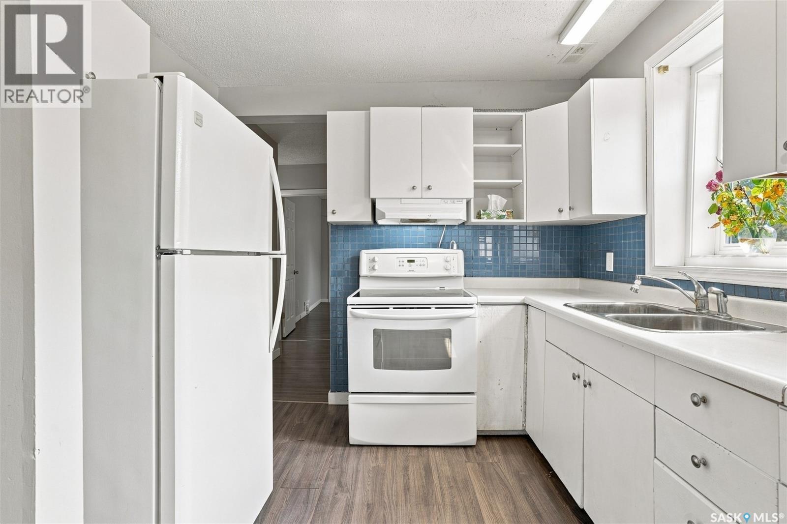 1539 B AVENUE N - Image 10