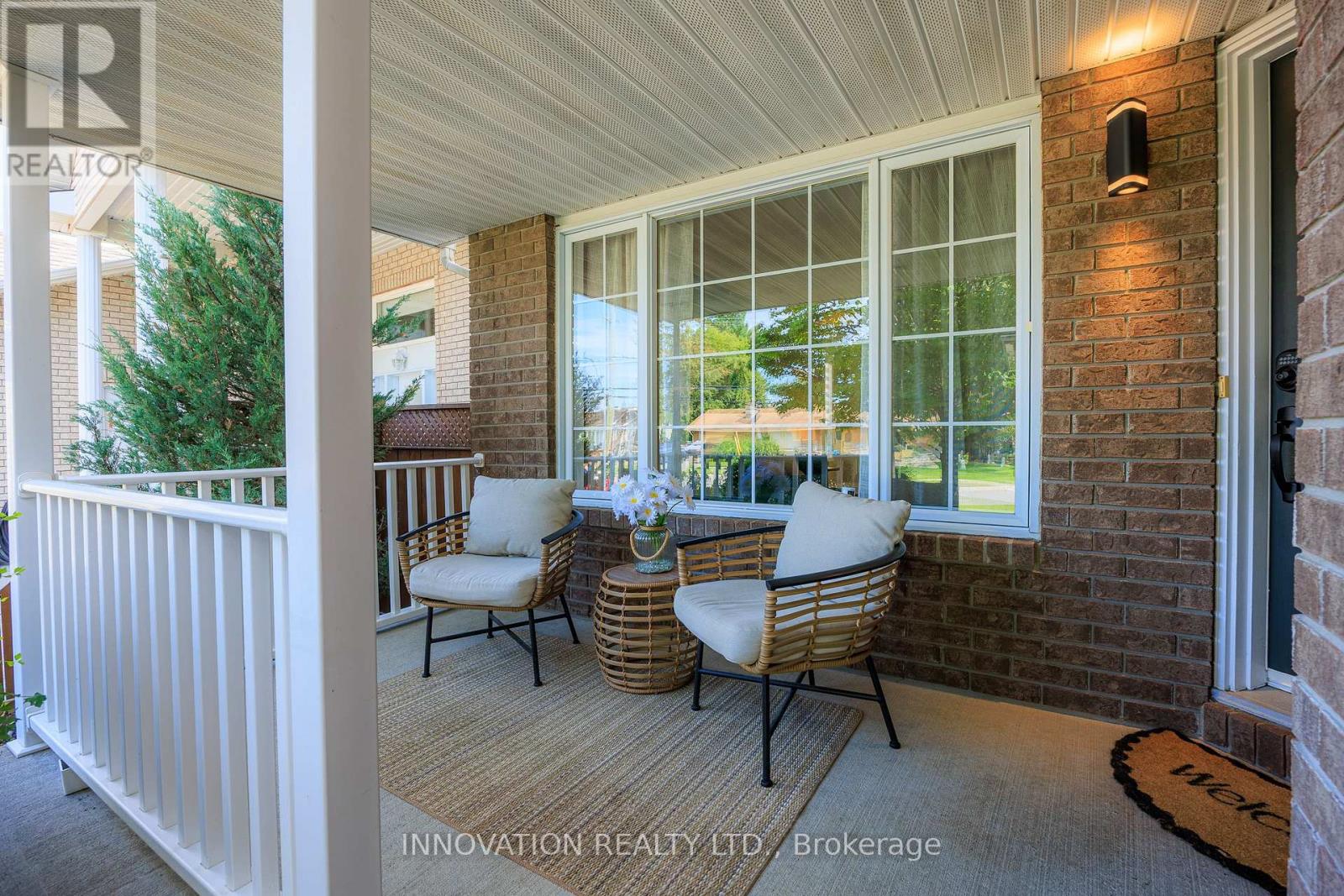 Covered front porch/terrace