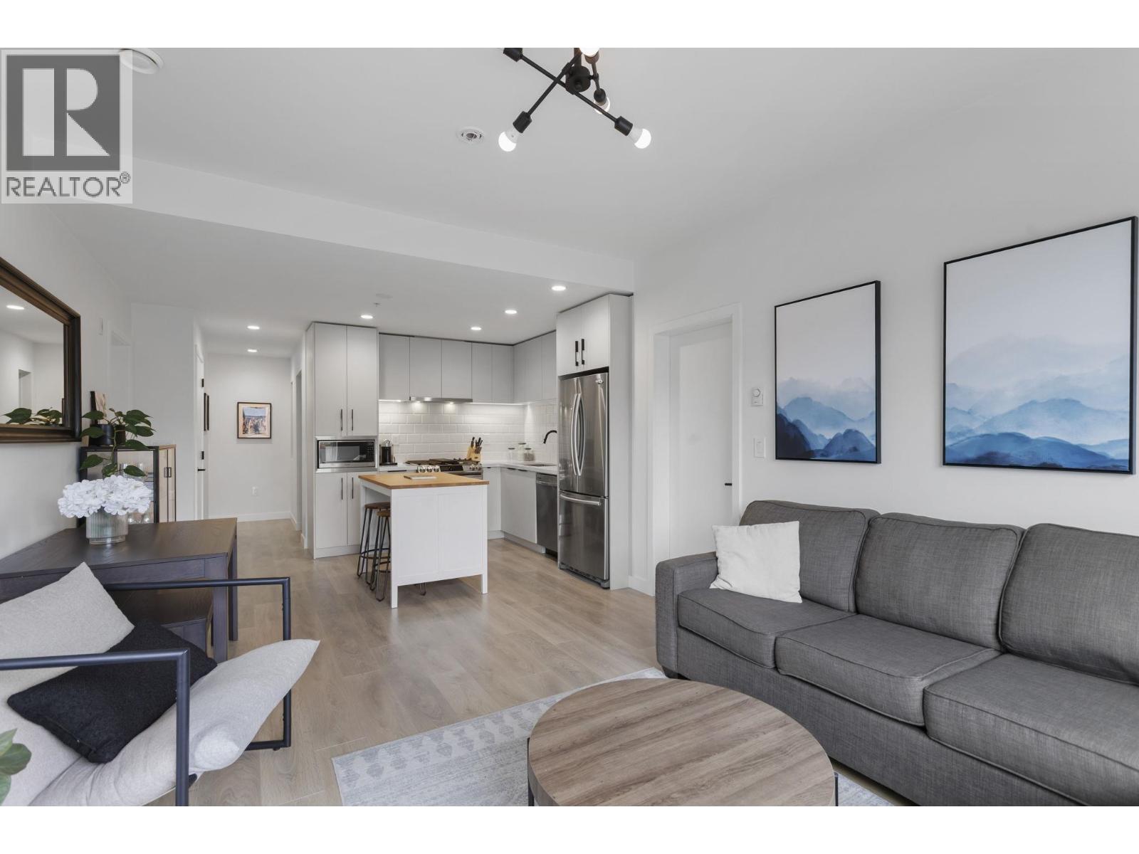 301 3018 ST GEORGE STREET, Port Moody