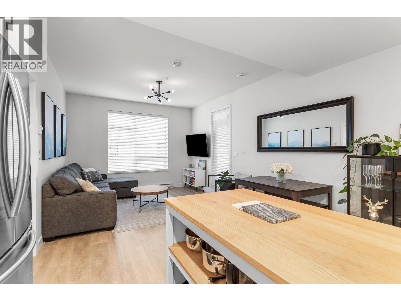 301 3018 ST GEORGE STREET, Port Moody