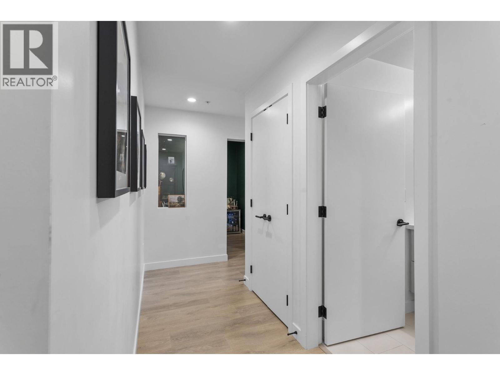 301 3018 ST GEORGE STREET, Port Moody
