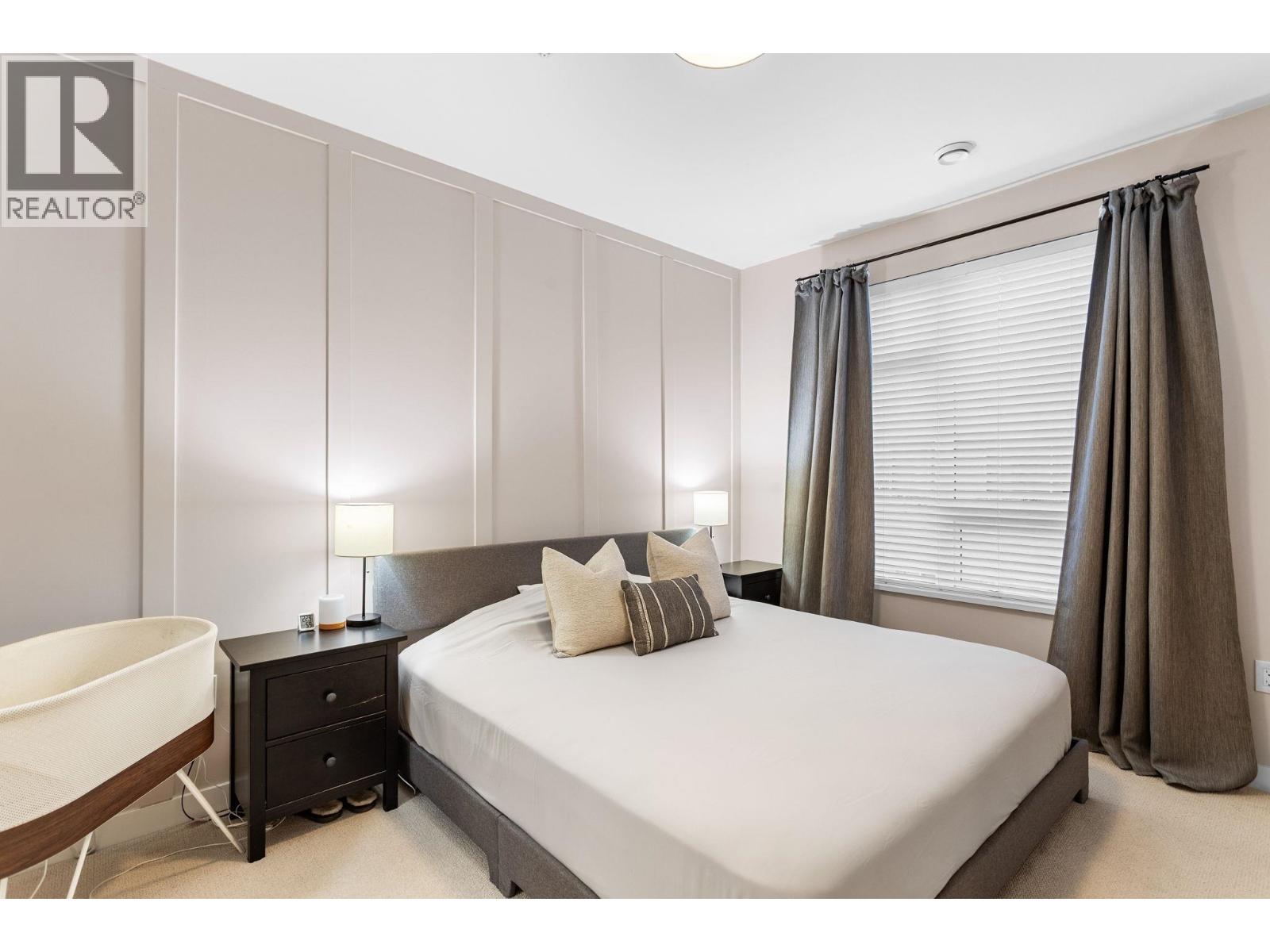 301 3018 ST GEORGE STREET, Port Moody