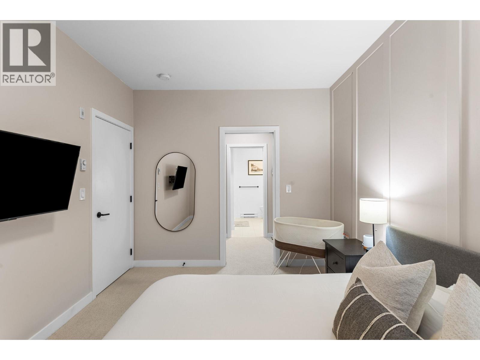 301 3018 ST GEORGE STREET, Port Moody