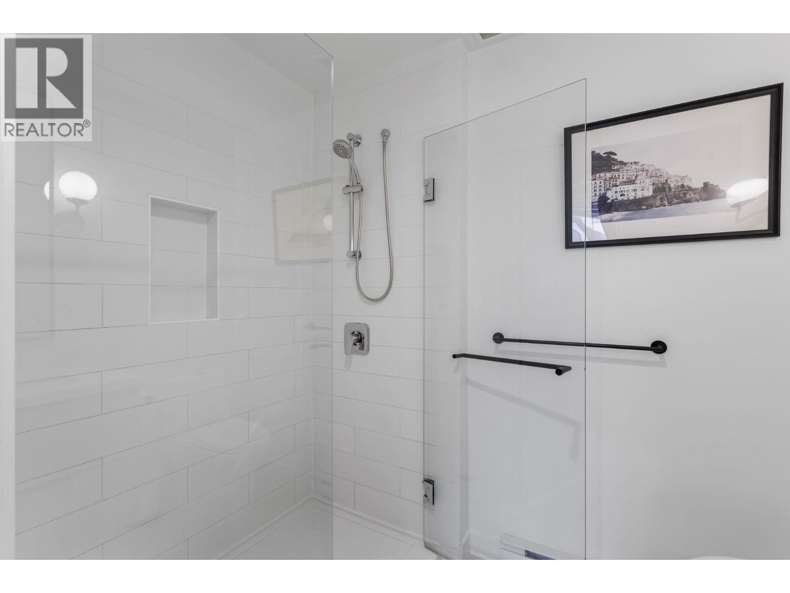 301 3018 ST GEORGE STREET, Port Moody