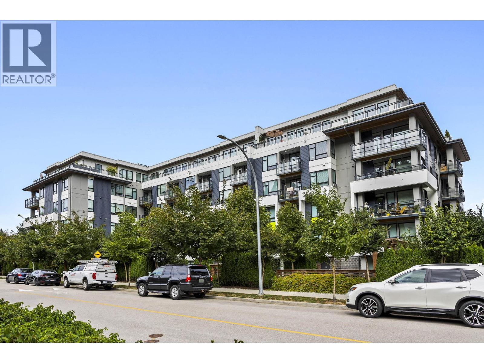 301 3018 ST GEORGE STREET, Port Moody