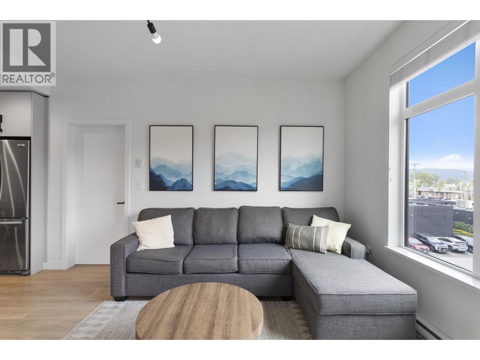 301 3018 ST GEORGE STREET, Port Moody