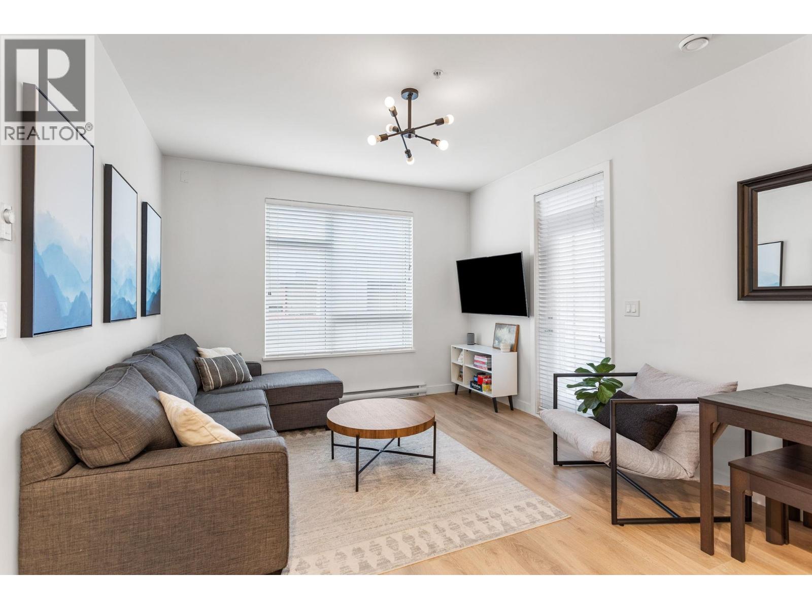 301 3018 ST GEORGE STREET, Port Moody