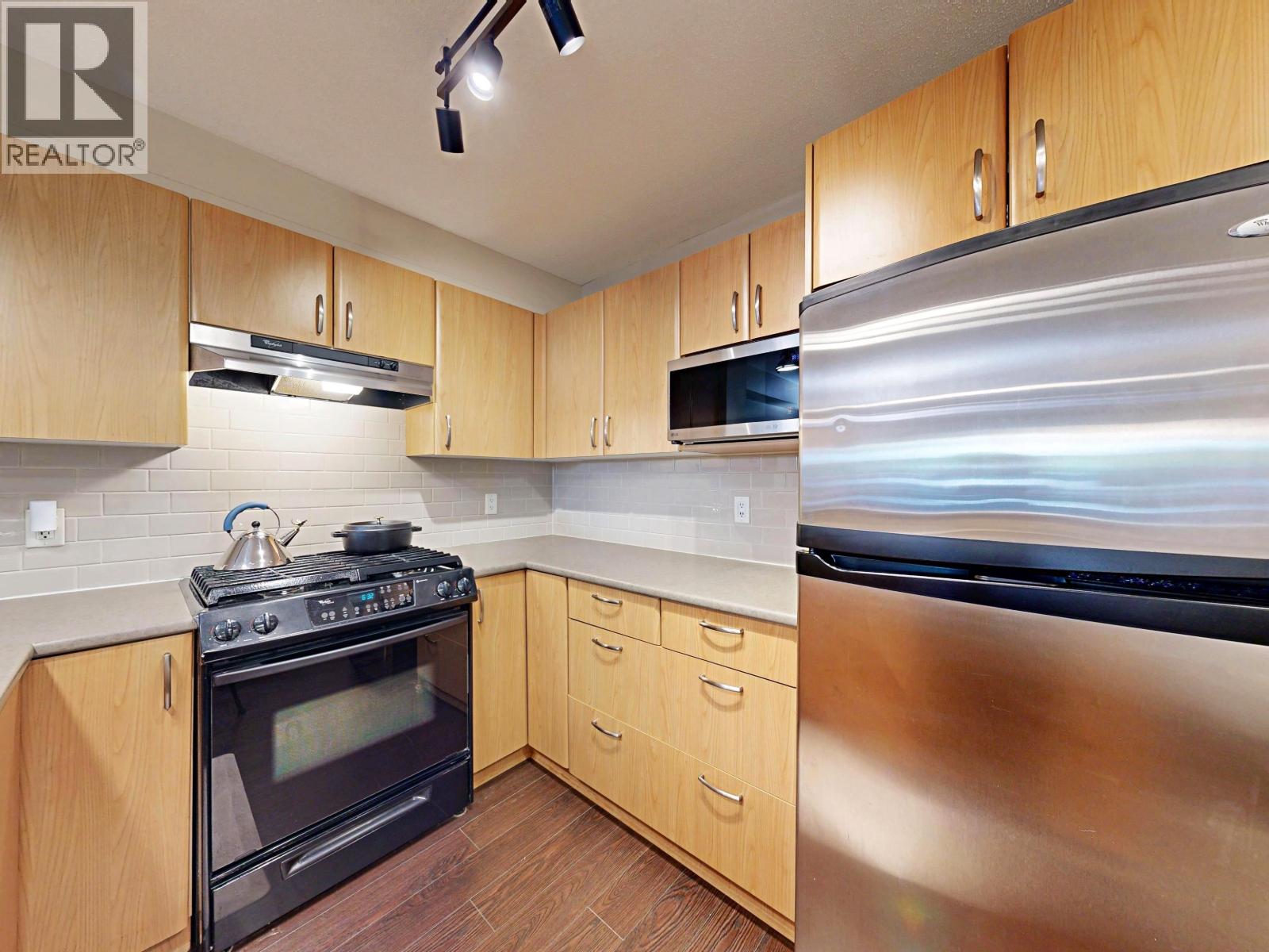 207 4783 DAWSON STREET, Burnaby