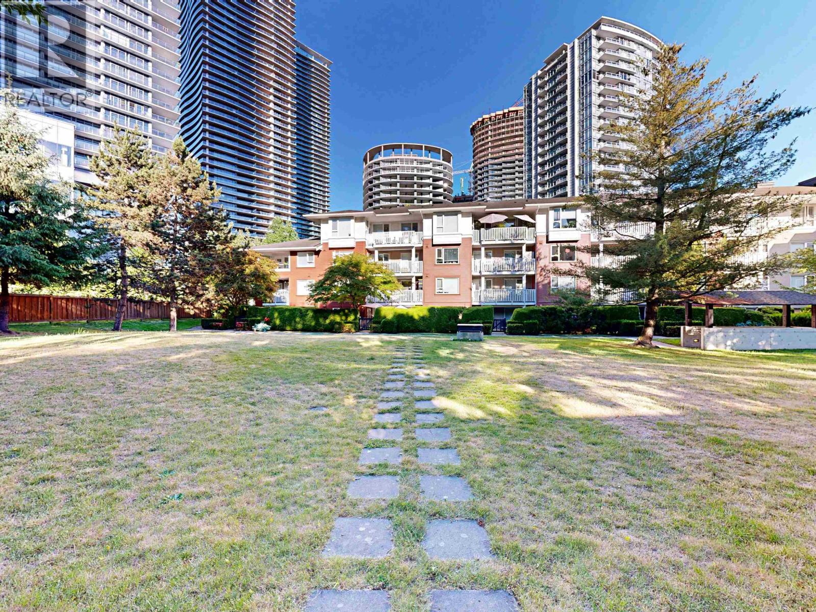 207 4783 DAWSON STREET, Burnaby