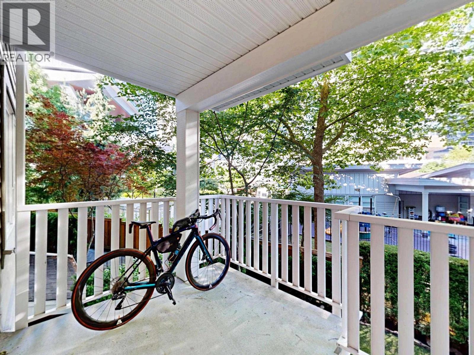 207 4783 DAWSON STREET, Burnaby