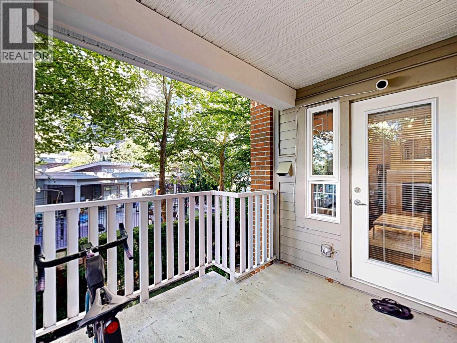 207 4783 DAWSON STREET, Burnaby