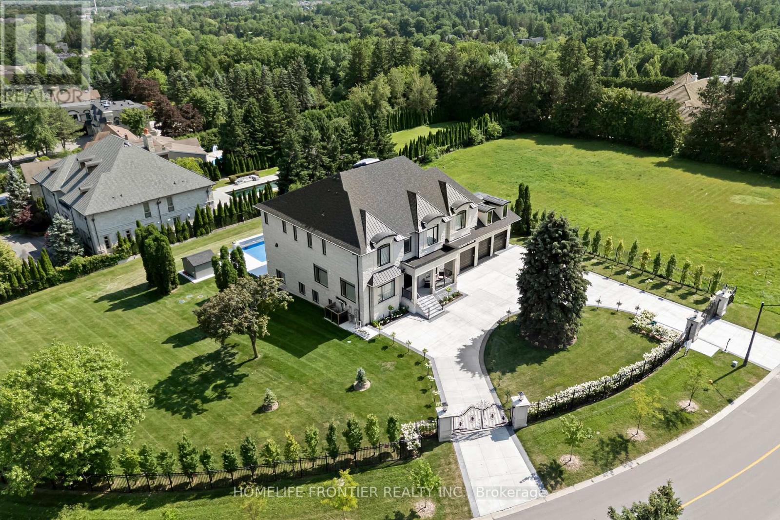 Photo of 731 Woodland Acres Crescent